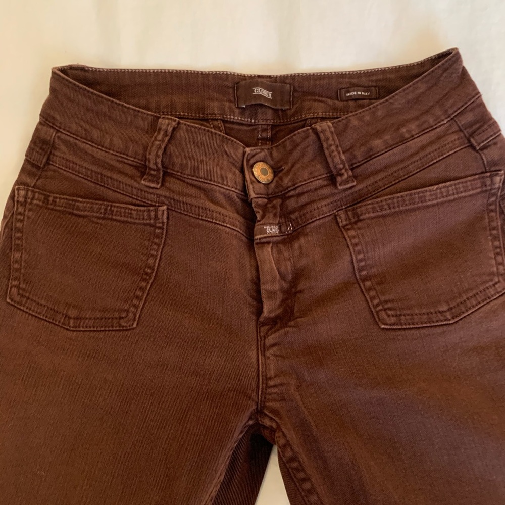 Closed stretch burnt red jeans